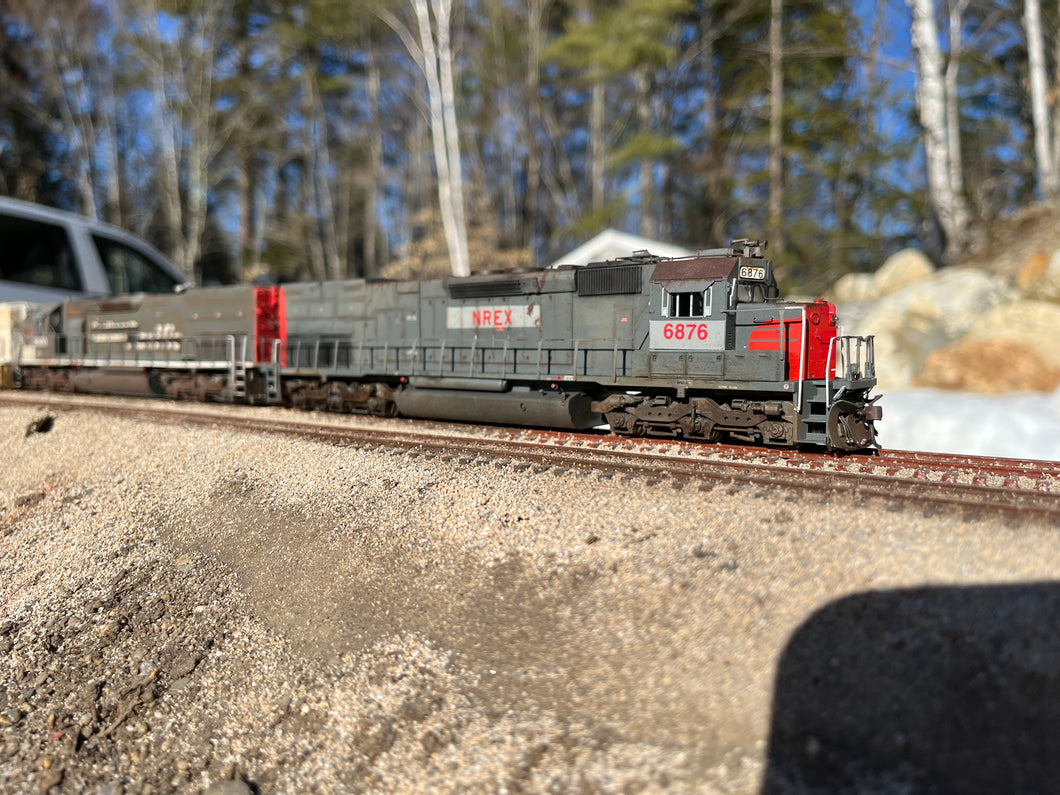 Weathered SD45T-2 NREX 6876 DCC mobile